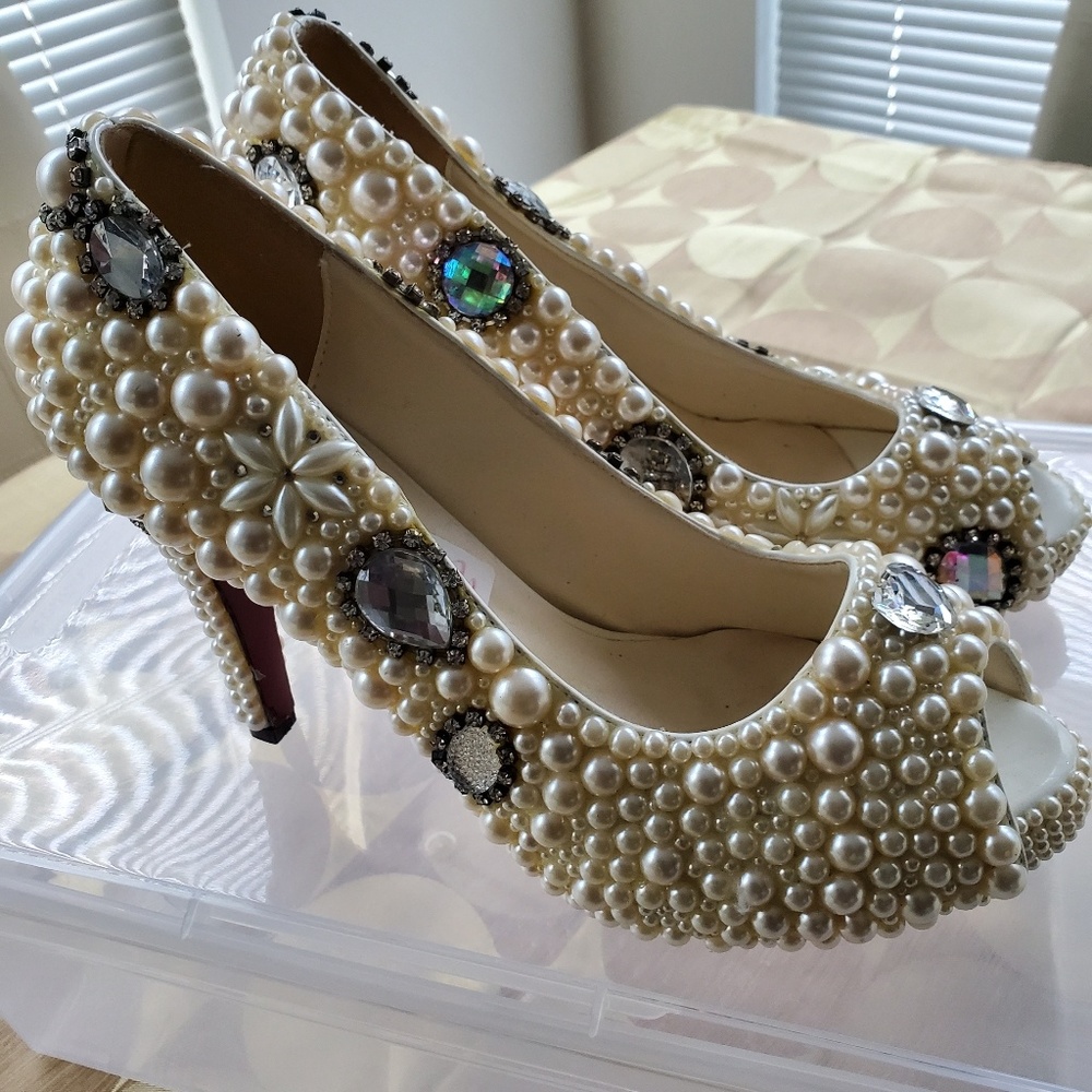 Baoya Fang Handmade Open-Toe Heel Shoes. Size: 6.5